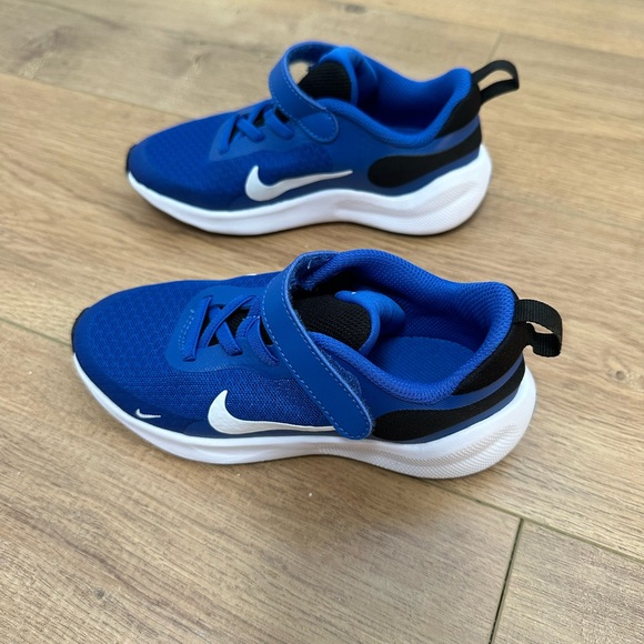 New Without Tags — Kids Nike Revolution 7 - Size 12c - Blue - Velcro closure - Picture 2 of 9